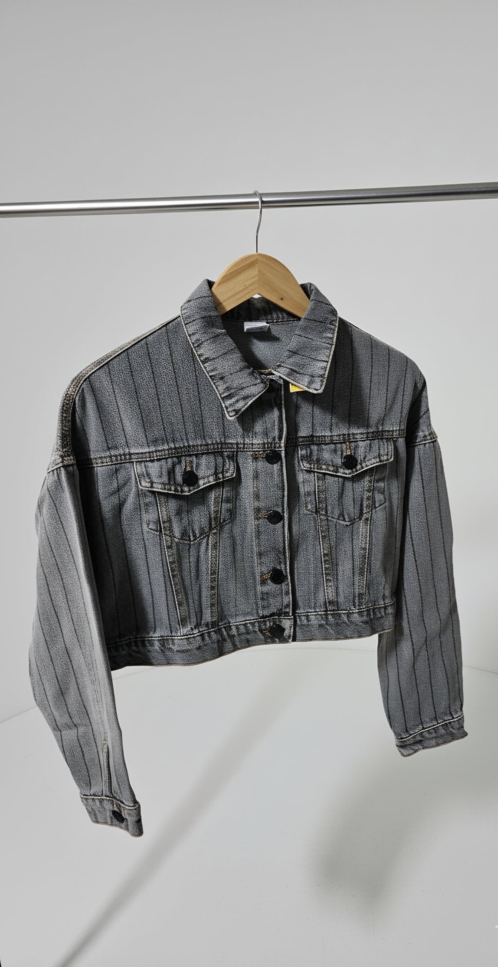 Jaqueta Jeans Sawary Cropped – Cinza Mesclado com Listras